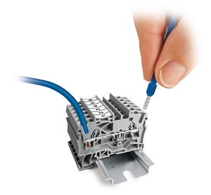 TOPJOB S showing simple push in of ferruled wire TOPJOB S showing simple push in of ferruled wire
